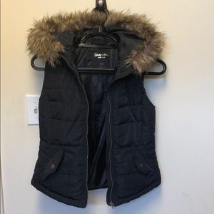 Black puffer vest
